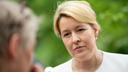 Franziska Giffey (SPD), Regierende Bürgermeisterin von Berlin, spricht bei einem Interview über das Fake-Telefonat mit dem vorgeblichen Vitali Klitschko. 