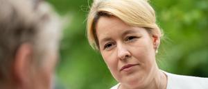 Franziska Giffey (SPD), Regierende Bürgermeisterin von Berlin, spricht bei einem Interview über das Fake-Telefonat mit dem vorgeblichen Vitali Klitschko. 