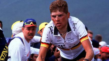 Jan Ullrich stürmt 19997 nach Andorra-Arcalis und spätestens danach in die Herzen der Deutschen.