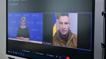 Ein von der Senatskanzlei in Berlin zur Verfügung gestelltes Foto zeigt das Fake-Videotelefonat.