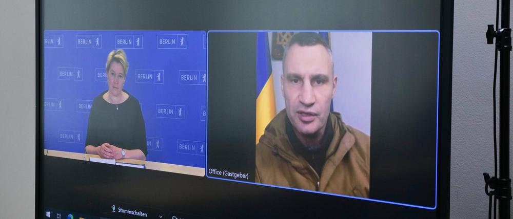 Ein von der Senatskanzlei in Berlin zur Verfügung gestelltes Foto zeigt das Fake-Videotelefonat.