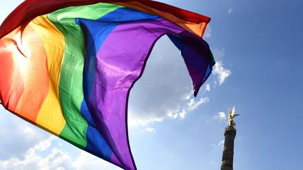 Die Parade an der Siegessäule zum Christopher Street Day 2018 in Berlin.