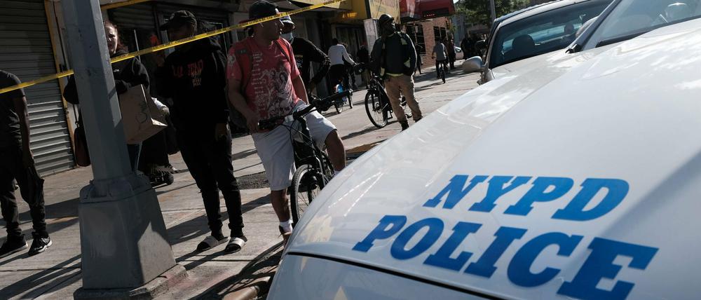 Ein Polizeiwagen an einem Tatort in New York (Symbolbild)