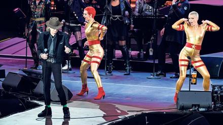 Udo, seine Tänzerinnen und sein Panik- und Backgroundorchester am Freitagabend in der Waldbühne.