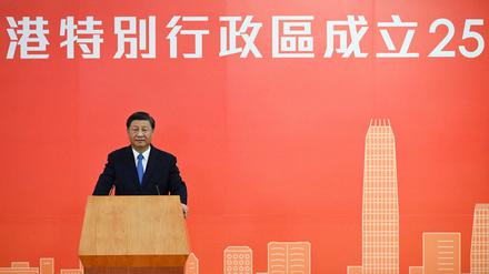 Chinas Präsident Xi Jinping nach der Ankunft in Hongkong 