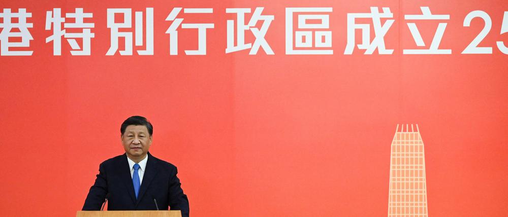 Chinas Präsident Xi Jinping nach der Ankunft in Hongkong