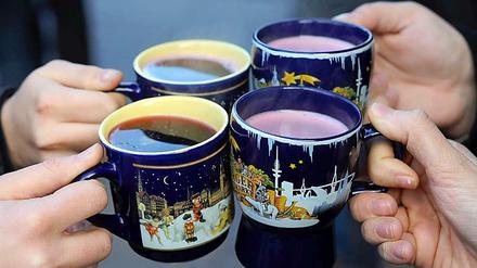 Glühwein im Sommer? Der Weihnachtsmarkt in Dinkelscherben machts möglich (Symbolbild).