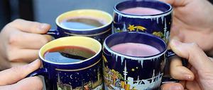 Glühwein im Sommer? Der Weihnachtsmarkt in Dinkelscherben machts möglich (Symbolbild).