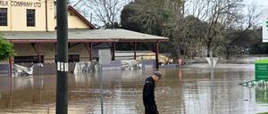 Eine überflutete Straße in Camden im Südwesten Sydneys