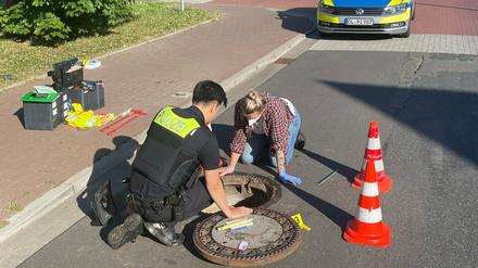 Der seit acht Tagen vermisste Achtjähriger aus Oldenburg ist lebend in einem Gully gefunden worden.