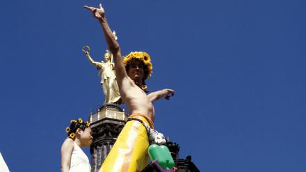 Foto von der Loveparade 1997. Bis 2006 zog die Techno-Parade jährlich durch Berlin. Viel nackte Haut gehörte immer dazu.