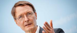 Schlechte Nachrichten: Karl Lauterbach kündigt in seinem Ministerium die Beitragserhöhung an.