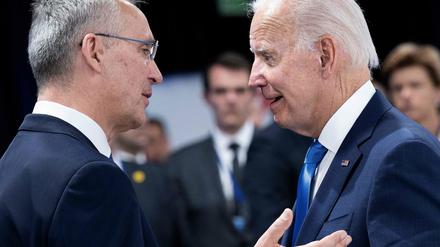Nato-Generalsekretär Jens Stoltenberg (links) and US-Präsident Joe Biden beim Nato-Gipfel in Madrid.