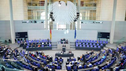Das Foto zeigt eine Plenarsitzung im Bundestag in Berlin.