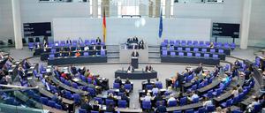 Das Foto zeigt eine Plenarsitzung im Bundestag in Berlin.
