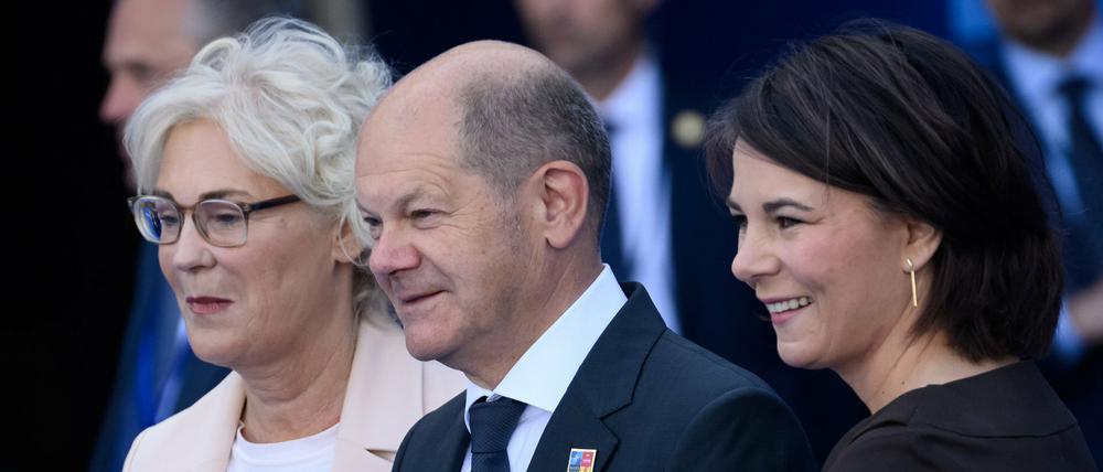 Christine Lambrecht, Olaf Scholz und Annalena Baerbock.