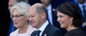 Christine Lambrecht, Olaf Scholz und Annalena Baerbock.