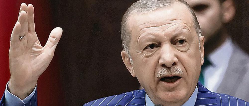 Ansager. Was Staatspräsident Erdogan sagt, das wird gedruckt. 