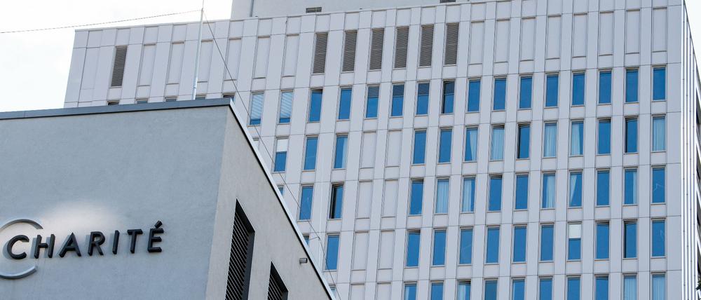 Mit mehr als 20.900 Beschäftigten ist die Charité nach eigenen Angaben einer der größten Arbeitgeber Berlins.