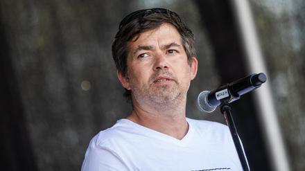 Michael Ballweg, Initiator von „Querdenken“, spricht bei einer Protestkundgebung seiner Initiative (Archivbild).