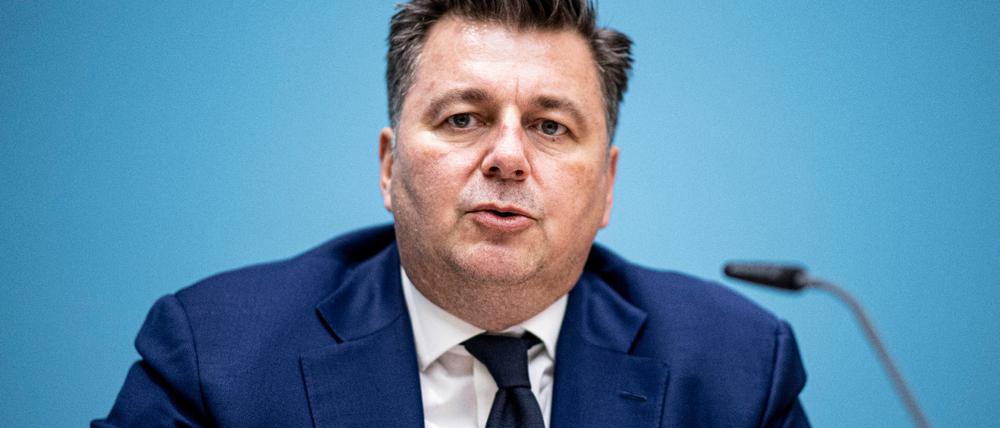 Andreas Geisel (SPD), Ex-Innensenator und heute für Bauen zuständig, stellt in der Pressekonferenz des Berliner Senats den Verfassungsschutzbericht für Berlin vor.
