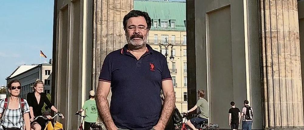 Ahmet Ümit lebte zehn Jahre lang jeweils für mehrere Monate pro Jahr in Berlin, um die Stadt für seinen Roman kennenzulernen. 