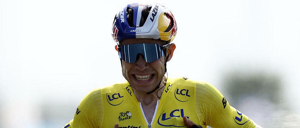 Endlich. Wout van Aert ist diesmal ganz vorn.
