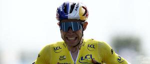 Endlich. Wout van Aert ist diesmal ganz vorn.