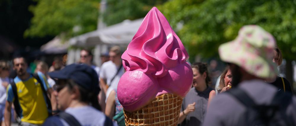 28 Grad am Samstag, bis zu 31 am Sonntag. Da hilft nur eins: Eis.