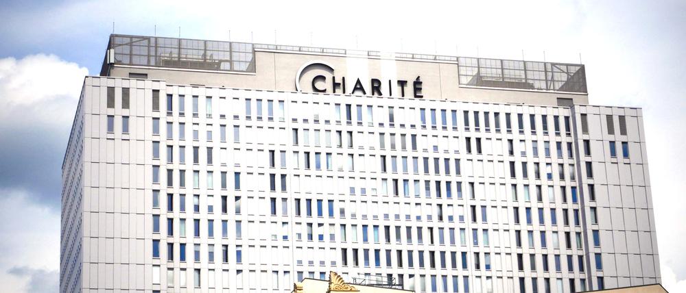 Der Bettenturm auf dem Charité-Campus in Berlin-Mitte.