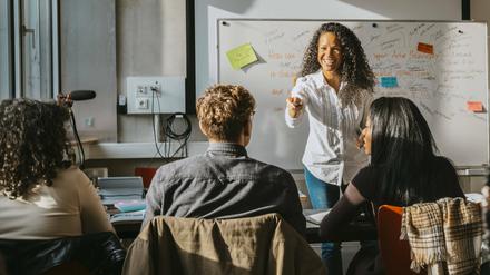 Erstmals seit 2004 sollen an diesem Donnerstag in Berlin wieder Lehrerinnen und Lehrer verbeamtet werden.