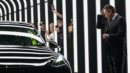 Zum Haareraufen? Elon Musk bei der Eröffnung der Tesla-Fabrik in Grünheide am 22. März.