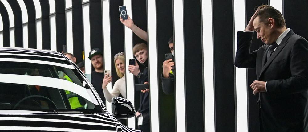 Zum Haareraufen? Elon Musk bei der Eröffnung der Tesla-Fabrik in Grünheide am 22. März.