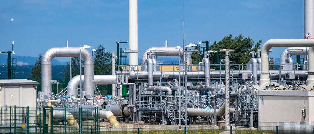 Mecklenburg-Vorpommern, Lubmin: Blick auf Rohrsysteme und Absperrvorrichtungen in der Gasempfangsstation der Ostseepipeline Nord Stream 1 und der Übernahmestation der Ferngasleitung OPAL (Ostsee-Pipeline-Anbindungsleitung). 