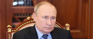 Putin am 5. Juli bei einem Treffen mit Artyom Zdunov, dem Leiter der Republik Mordwinien.