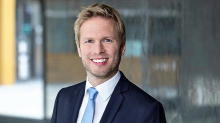 Christian Deker ist stellvertretender Leiter der Redaktion Umwelt des ZDF und präsentiert die Umweltthemen in der aktuellen Berichterstattung des Senders. 