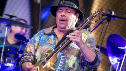 Carlos Santana, US-amerikanischer Gitarrist, ist bei einem Konzert auf der Bühne zusammengebrochen. (Archivbild 2016)