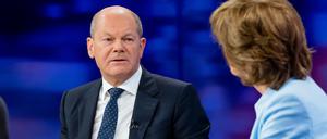 Bundeskanzler Olaf Scholz zu Gast in der ZDF-Sendung von Maybrit Illner. 