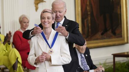 Megan Rapinoe wurde für ihren Kampf um Gleichstellung von Präsident Biden mit der höchsten zivilen Auszeichnung geehrt.