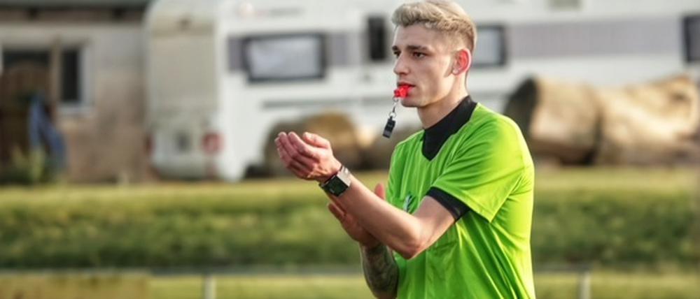 Pascal Kaiser (23) spielte früher selbst Fußball und ist heute Schiedsrichter in der Prignitz.