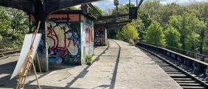 Bis 1980 rollten hier S-Bahnzüge. Ab 2027 wird der S-Bahnhof Siemensstadt wieder aufgebaut.