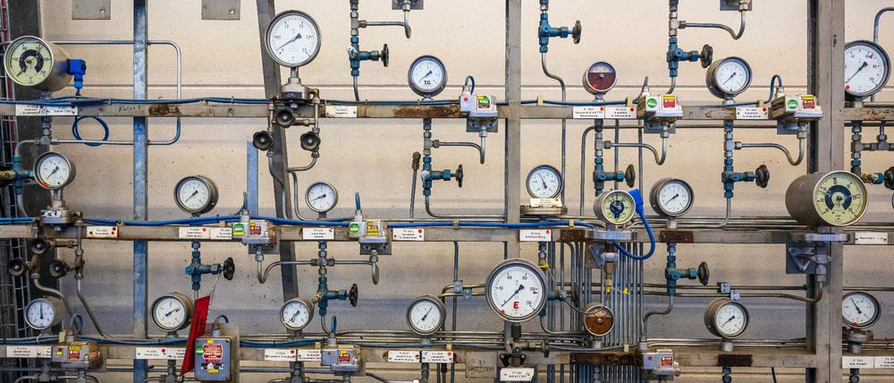 Wie viel ist drin? Diverse analoge Anzeigen beim bayerischen Gasspeicher Wolfersberg. 