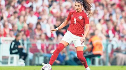 In der Kritik. Die dänische Nationalspielerin Nadia Nadim ist Botschafterin der WM der Männer in Katar.