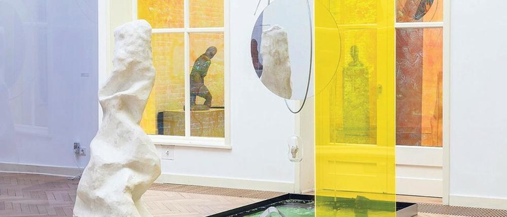 Biotop aus Formen. Die Installation von Anne Duk Hee Jordan kommentiert Georg Kolbe und Mies van der Rohe.