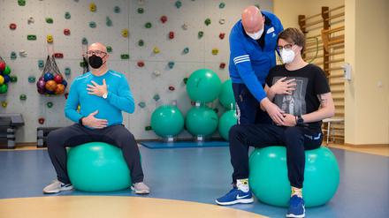 Spätfolgen einer Corona-Infektion wie Kurzatmigkeit bedürfen viel Aufmerksamkeit, manchmal auch Physiotherapie.