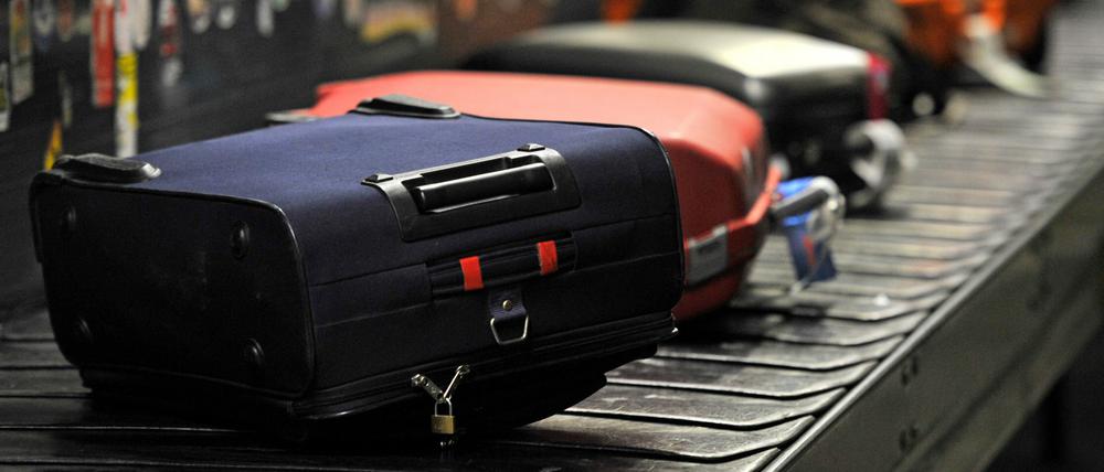 Schreck am Gepäckförderband: Mein Koffer fehlt! Was soll man in solch einem Fall tun?