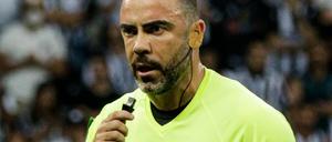 Der Schiedsrichter Igor Benevenuto könnte auch für die WM in Katar nominiert werden.