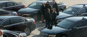 Berliner Senator:innen dürfen ihre Dienstwägen jetzt auch im europäischen Ausland privat nutzen, nicht nur in Deutschland.