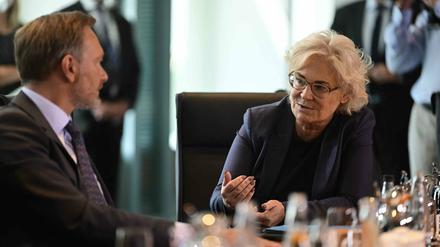 Christian Lindner und Christine Lambrecht bei einer Kabinettssitzung am 22. Juni.