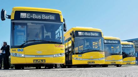 E-Busse des Typs Solaris Urbino 12 electric auf dem BVG-Betriebshof Indira-Gandhi-Strasse. 